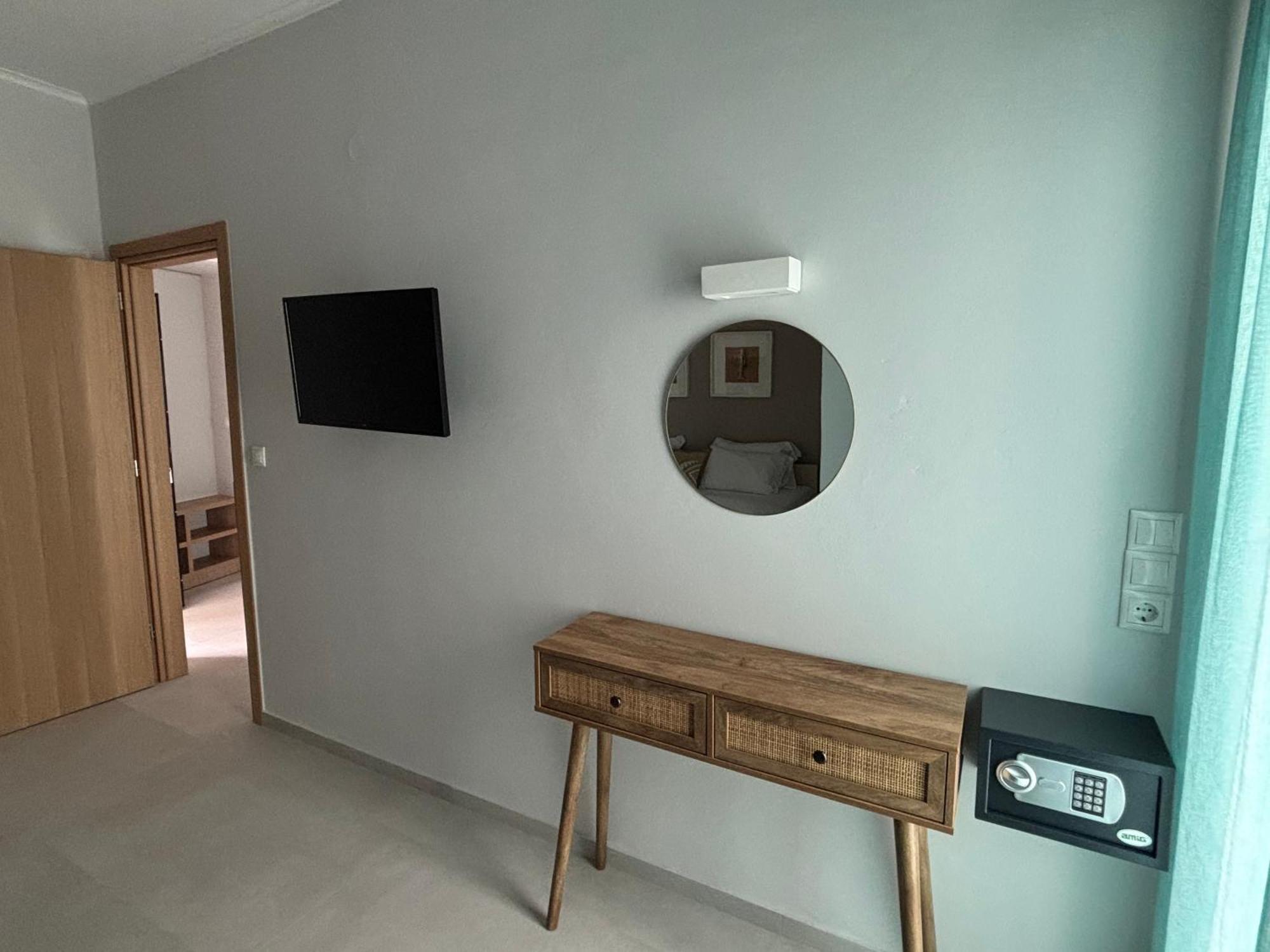 Ninemia Beach Hotel & Suites Agia Marina Eksteriør bilde